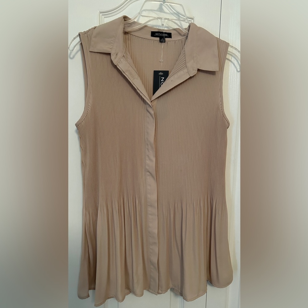 Notations: Sleeveless collar, button front, tan blouse, size M